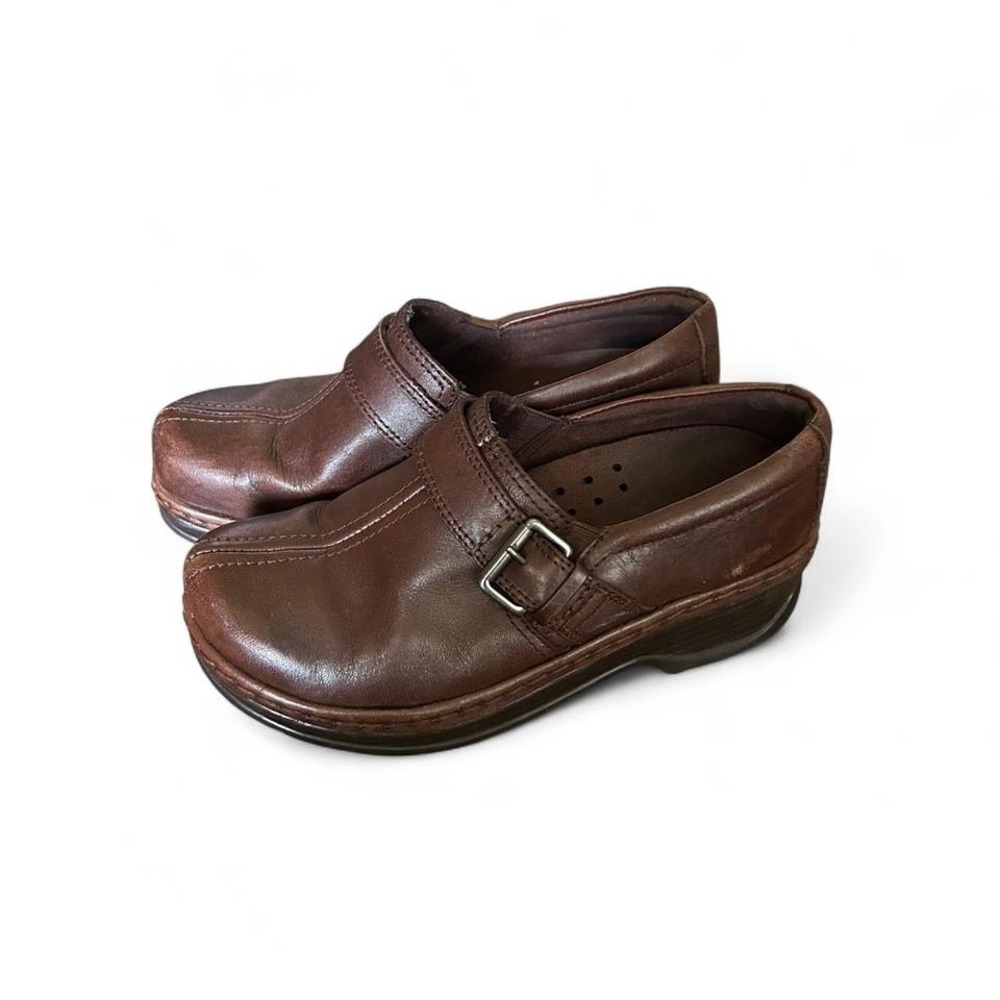 Brown y2k‎ vintage leather clogs with buckle closure